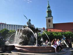 Alexanderplatz, Fonte de Netuno