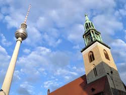 Fernsehturm e Igreja Marienkirche